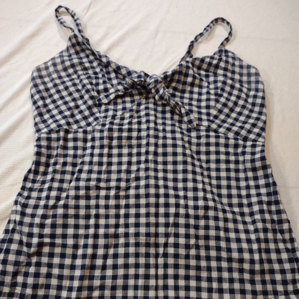 OLD NAVY BLUE AND WHITE CHECKERED SLEEVELESS BLOUSE TIE FRONT WOMANS SM